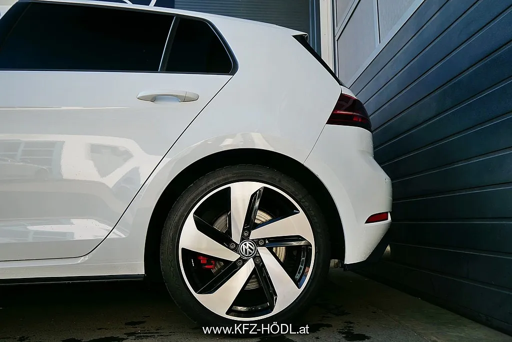 Volkswagen Golf GTI Performance 2,0 TSI DSG Image 8