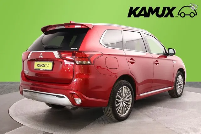 Mitsubishi Outlander 4WD 5P / Vakionopeudensäädin / Navigointi / Vähän ajettu / Neliveto / Image 4